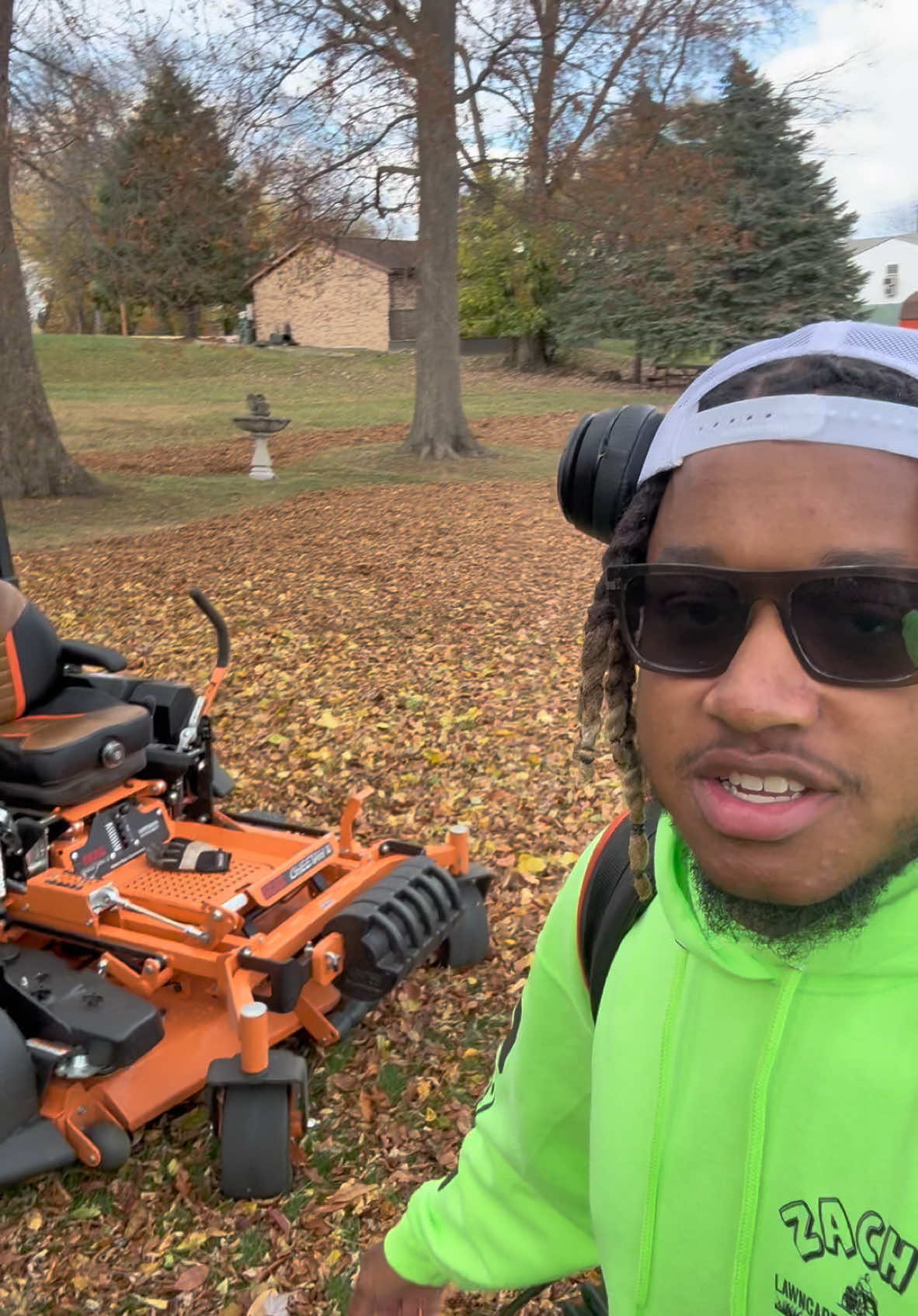 How To Do A Fall Leaf Cleanup From Start To Finish! Earn $300 In An Hour! 🍂😮‍💨 #zachslawncarellc #scagmowers #leafcleanup #fyp 