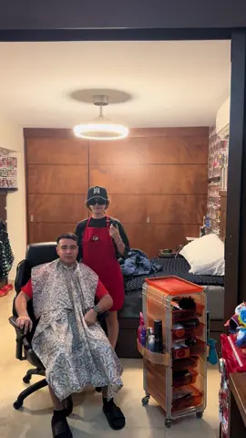 me cortaron una oreja 💈💇🏻‍♂️😣😡 #barber #fyp #humor ig: sebas.gomezd @GOYO 