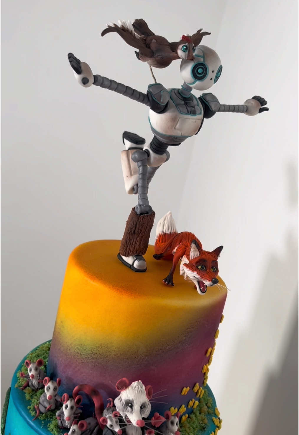 Pastelito Robot Salvaje🥺 #pasteleriacreativa #robotsalvaje #fondantcake 