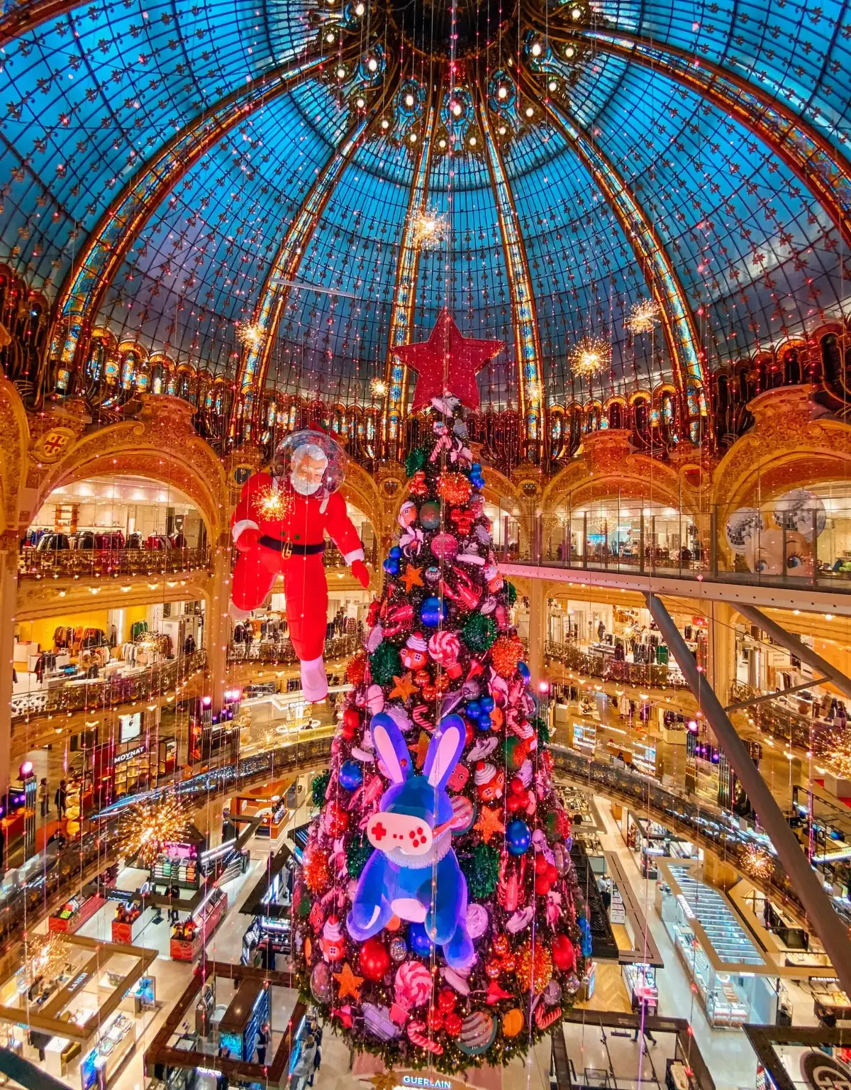 #Photo #PourToi #ForYou #FYP #GaleriesLafayette #Noel #Christmas #Incroyable #Amazing #Sapin #ChristmasTree #Art #Luxe #Luxury #Beaute #Beauty #Beautiful #Architecture #LaVieEnRose #InParis #Paris #France 