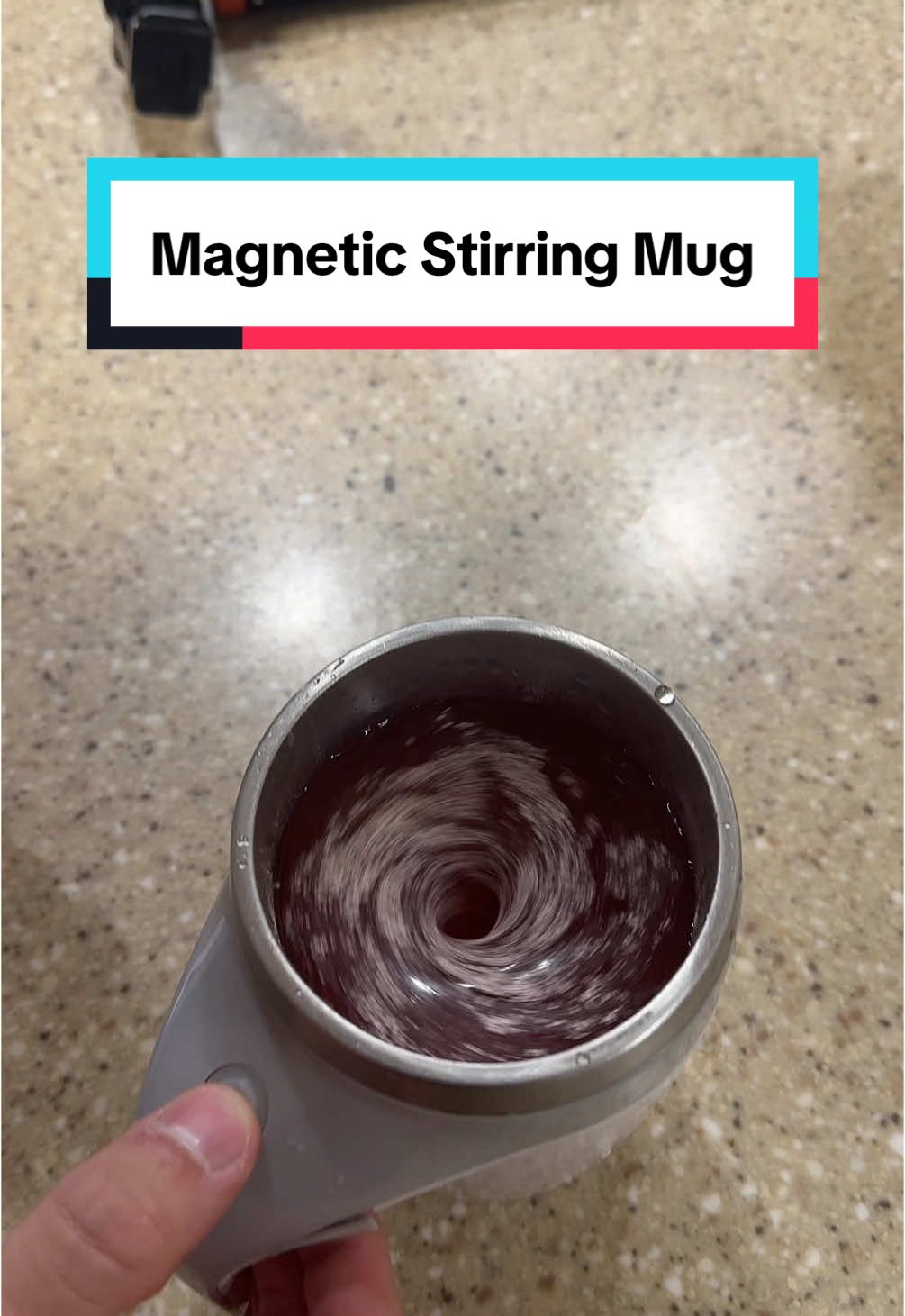 a mug that stirs itself?! #stirringmug #mixingmug #automaricmixingmug #mixing #flashsale 