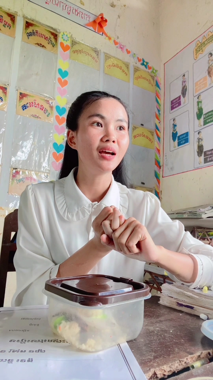ខាងសាលាខ្ញុំ បានផ្អាកលក់នំគ្រប់ប្រភេទដែលពុំមានប្រភពច្បាស់លាស់ #fyp #fypシ #លក្ខិណា #leakhena 