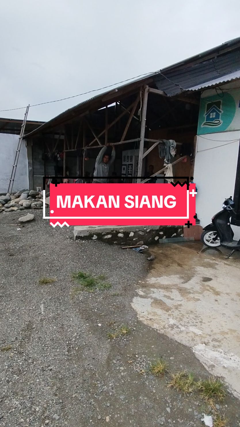 Jalan jalan ke Singapura jangan lupa beli kuaci walaupun hari ini hujan gak kerja jangan lupa makan siang masakan Ali 😁😂🏡💪 #fyp #fypシ゚ #fypシ゚viral #Mandor #kulibangunan #hiburan #hiburantiktok #pejuangrupiah #sobatkulibanguan