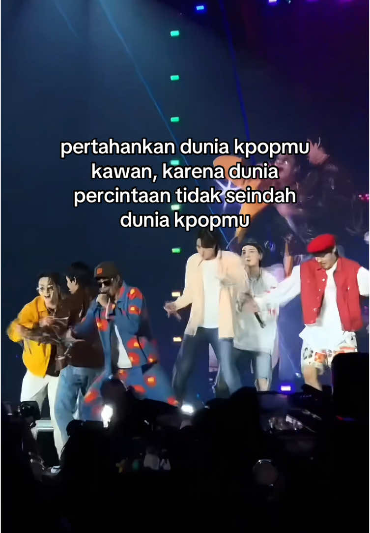 nyatanya dunia kpop lebih membahagiakan ketimbang dunia percintaan🤟🏻 #bts #kpop #btsarmy #army #kpopers 