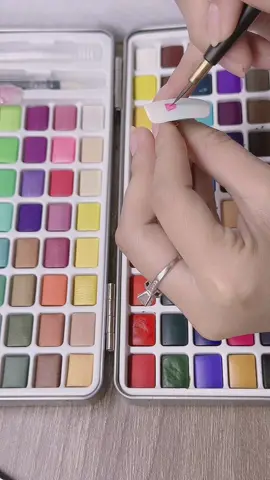 Màu nước ứng dụng nail