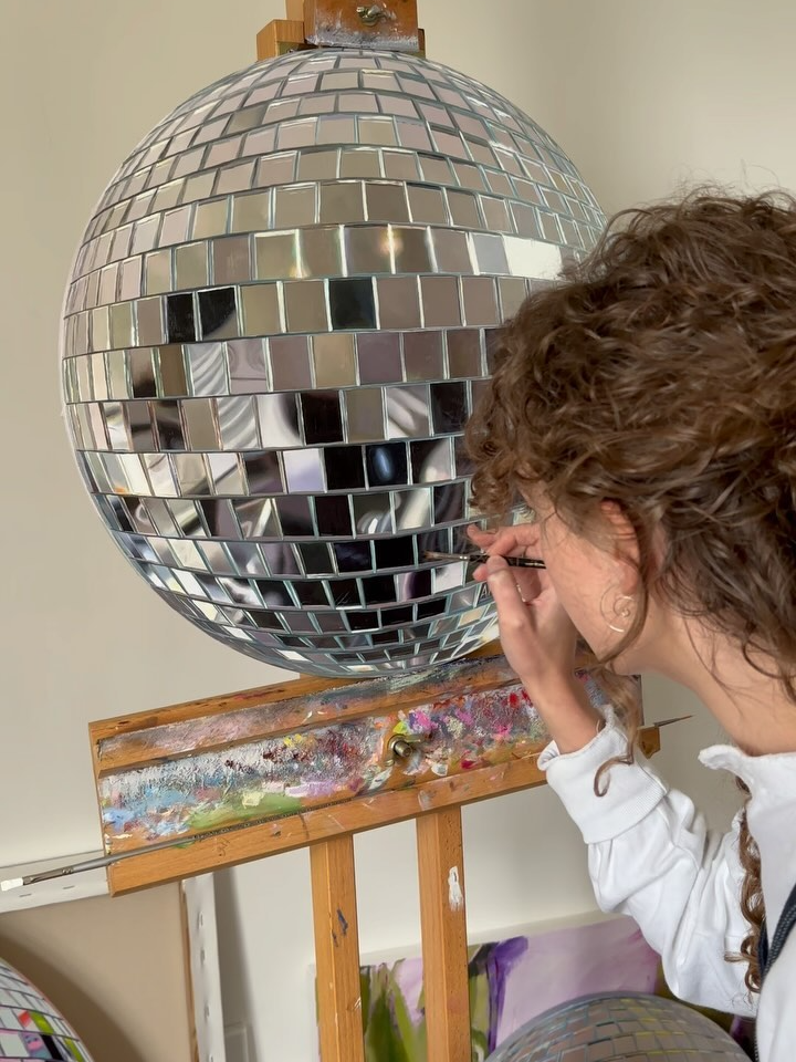 Amazing 3d painting 🤯 . By @alicemastersart . . #art #craft #oilpainting #discoball #disco