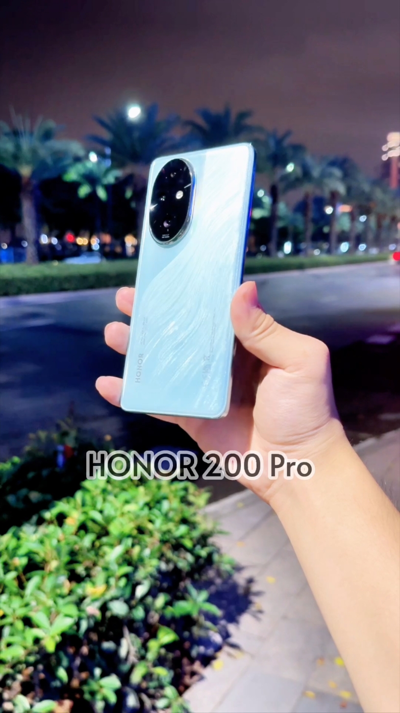 Capture city traffic with #HONOR200Pro’s night magic! #HONOR  