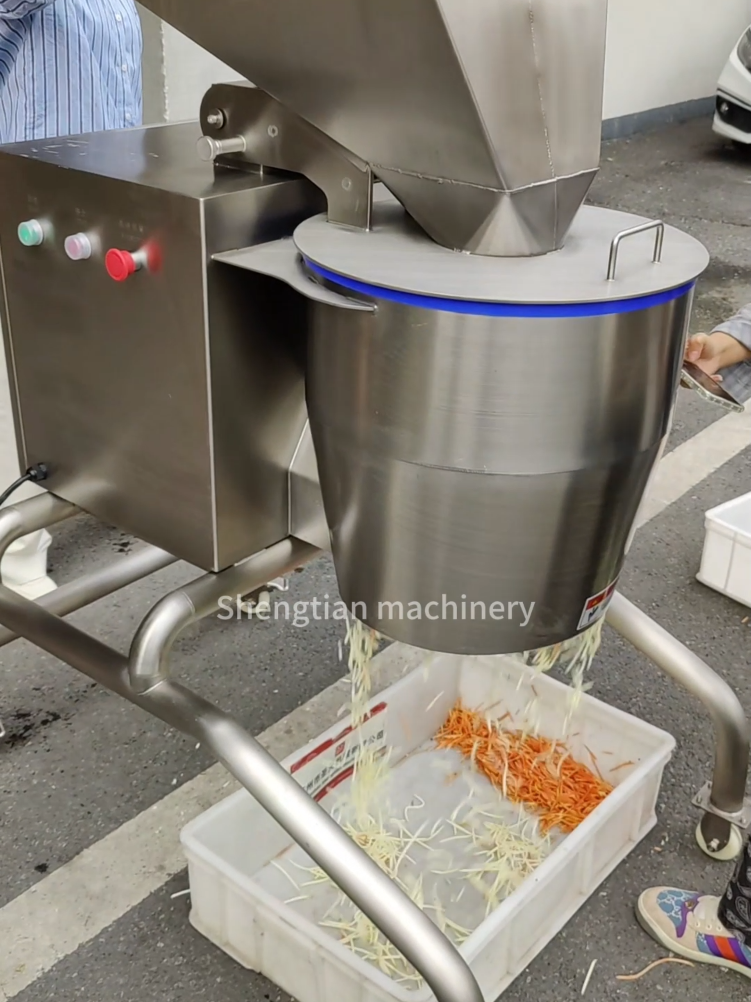 Carrot shredding machine Potato shredding machine