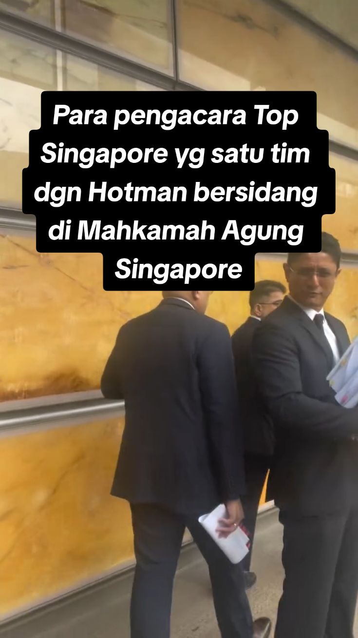 Para pengacara Top Singapore yg satu tim dgn Hotman bersidang di Mahkamah Agung Singapore menuju makan siang saat istirahat sidang! Pengacara Singapore rata rata lulusan fak hukum Inggris #hotmanparisofficial #hotman911 #pengaiskeadilan #hotmanparis #kopijohny 