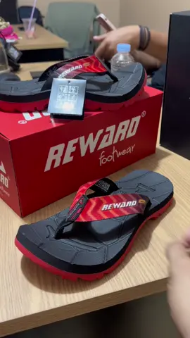 Rekomendasi Sandal Terbaru Keren dan Fasionable #sandal #sandalreward #sandalkeren #sandaljepitpria #sandaljepitwanita 
