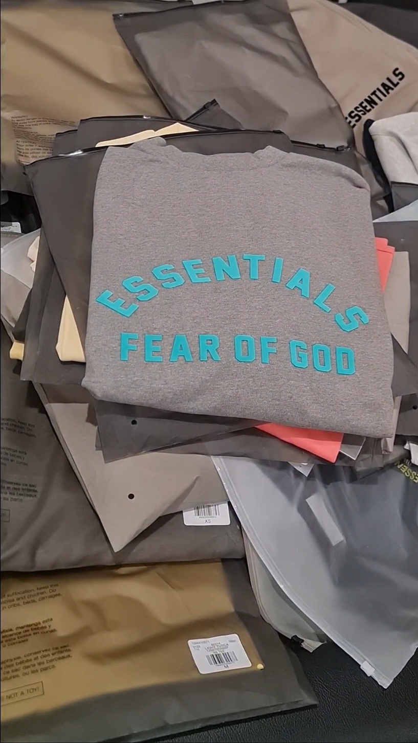 Essentials in stock 📋 มือ1 แท้ 💯%  #essentials #essentialshoodie #essentialsfearofgod #fearofgod #fog  #essentials_fog1977  #essentialsthailand  #fearofgodthailand #StreetStyle  #ฟีดดดシ #fyp #เสื้อผ้าแฟชั่น #เสื้อยืดโอเวอร์ไซต์ #เปิดการมองเห็นtiktok #tiktoknews #tiktokuni 