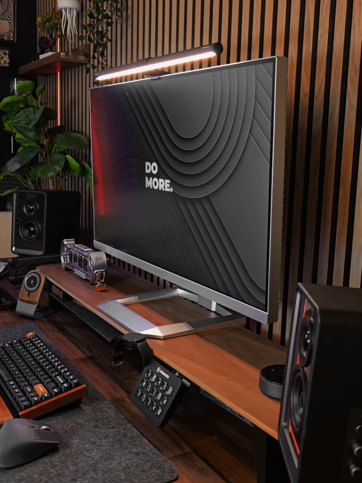 Single monitor or dual—what’s your setup style? 🔥 . . . #desksetup #setuptour #setupinspiration #workspace #desktour 