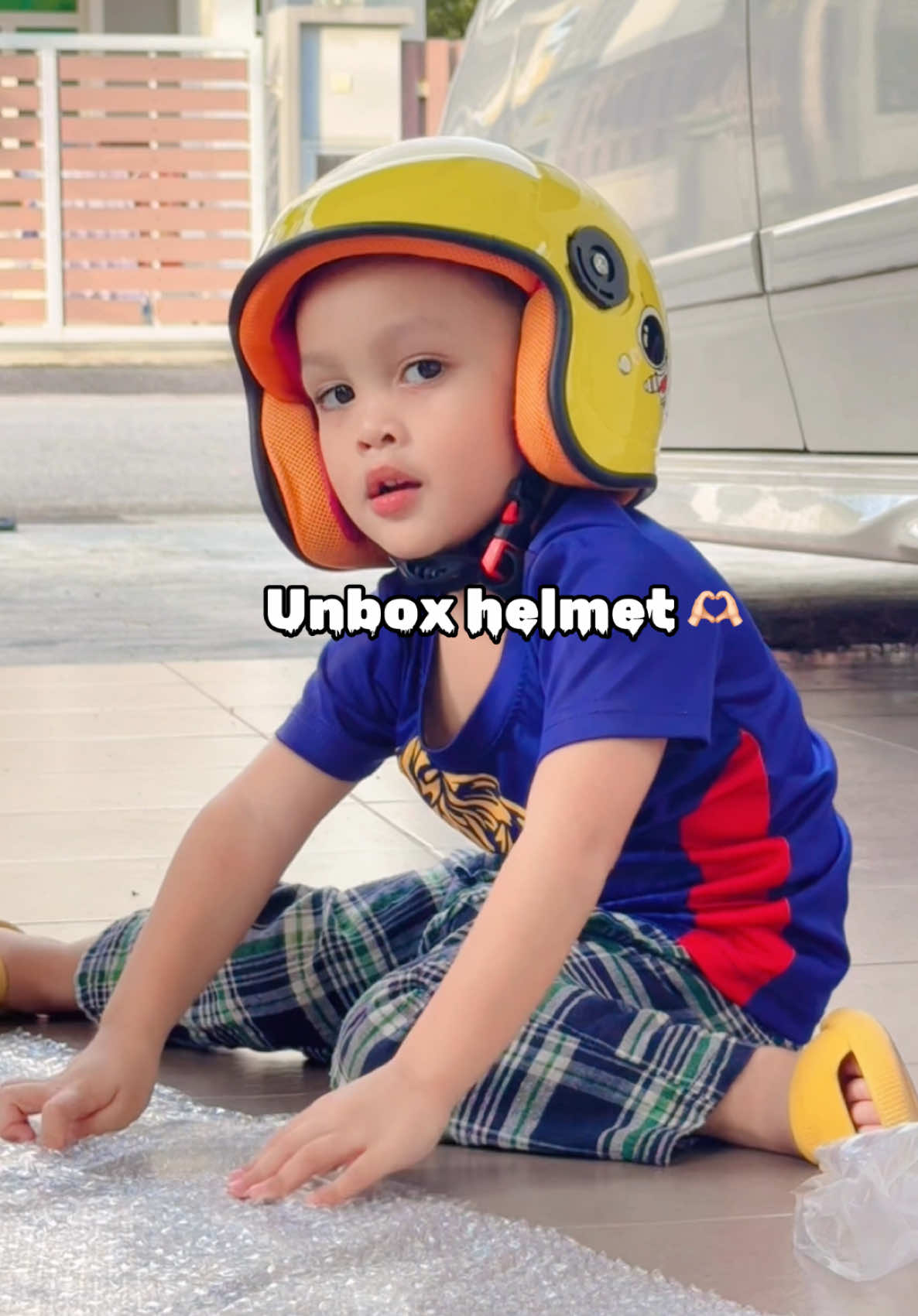 Comelnyaaaaaaaa!!!! #helmet #kids 