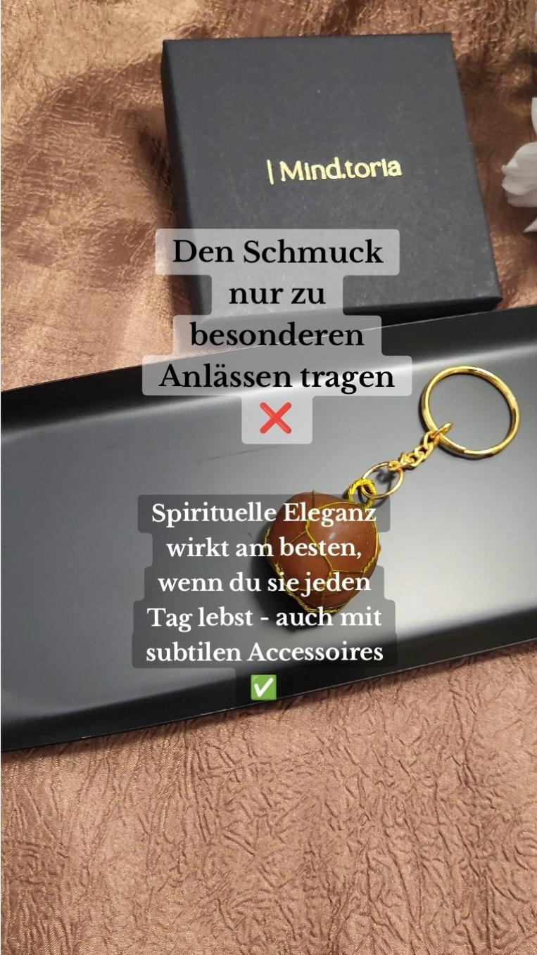 ✨ Fehler: Deinen Heilsteinschmuck nur zu besonderen Anlässen zu tragen. Lösung: Spirituelle Eleganz ist keine Mode, die nur zu festlichen Momenten passt – sie wirkt am stärksten, wenn du sie täglich lebst! 🌸💍 Ob Amethyst für innere Ruhe, Rosenquarz für Selbstliebe oder schwarzer Obsidian für Schutz und Klarheit – jeder Stein entfaltet seine Energie am besten, wenn du ihn regelmäßig bei dir trägst. Selbst subtile Accessoires, die du jeden Tag wählst, tragen diese kraftvolle Schwingung. Spirituelle Eleganz bedeutet, dich immer von innen und außen im Einklang zu fühlen. 🌿✨ Probiere es aus und spüre, wie die Energie deiner Heilsteine deinen Alltag sanft transformiert! Welche Steine begleiten dich durch deinen Tag? 💎 Teile deine liebsten Heilstein-Kombinationen mit uns in den Kommentaren und inspiriere andere zu mehr Magie im Alltag. 🌟 #Heilsteinschmuck #JedenTagMagie  #MindToria #astrologytiktok #spirituality #crystalshop #gemstoneslovers #crytsalenergy #heilsteine #SpirituellerSchmuck #SpirituellerAlltag #Heilsteinschmuck 