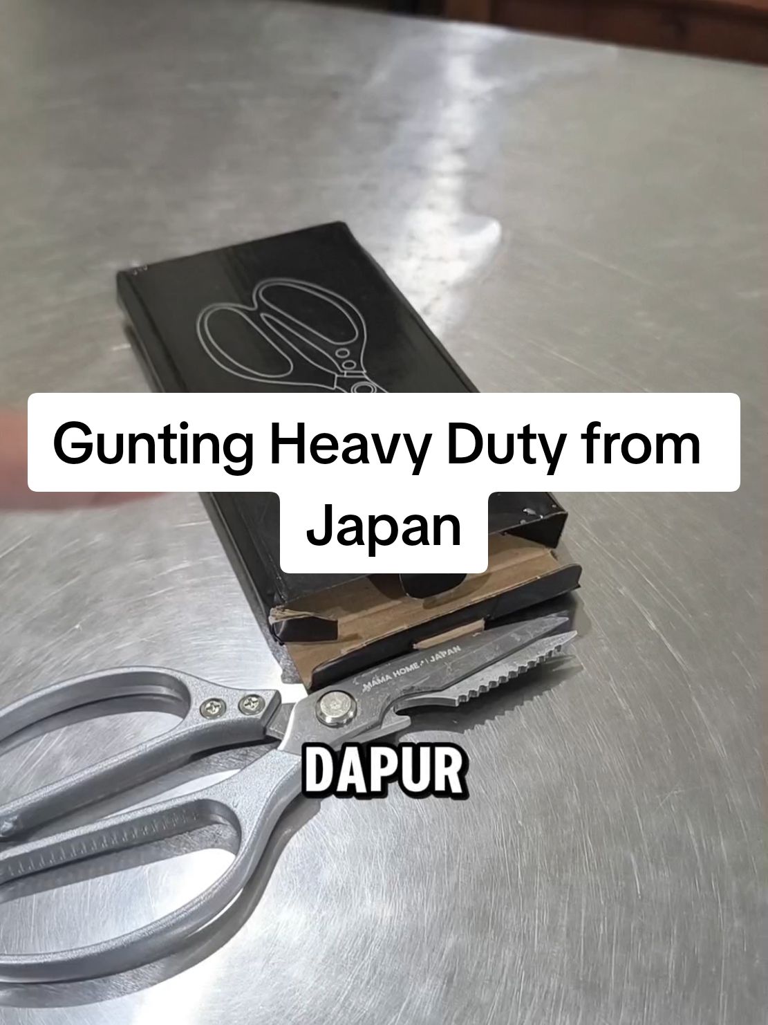 Gunting dapur ni jenis heavy duty , mmg sgt sesuai utk Ada dekat dapur . Nak buat potong ayam Ka ikan Ka sayur Ka. Gunting ni kualiti sgt. #guntingheavyduty #guntingayam #caraguntingikan #siangikan #gunting #guntingdapur #guntingdapurserbaguna #guntingjepun #scissor #heavydutyscissor 