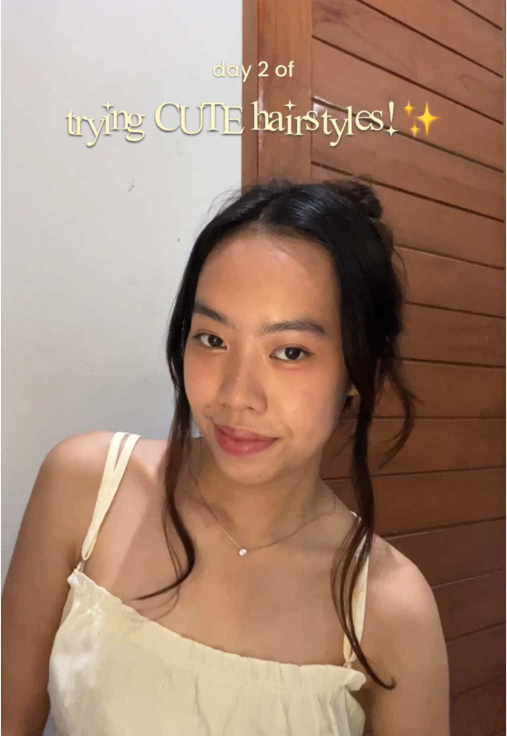 #cutehairstyle alert!!🎀 trying messy hair bun yang ternyata kalau dicurl dulu, looknya jadi lebih cutee 200%😆 let me know if you try themm #hairstyle #hairtutorial #haireducation #hairideas #hairstyles #cutehairstyles #tutorialrambut #hairvideo 