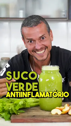 E voce conhecia o suco de aipo? Uma simples ingesta de alimentos naturais não é uma cura, é sim uma correção no processo nutricional que auxilia o corpo a ter ferramentas para combater doenças e retornar a homeostase! O que a maioria das pessoas sofre não é uma doença inexplicável, mas sim uma deficiência nutricional, um baixo consumo de nutrientes dos alimentos frescos!  Receita  1 cabeça pequena de aipo 500 gramas  4 maçãs médias 600 gramas  1 limão médio 50 gramas Preparo: lave os alimentos, tire a casca do limão, as sementes do limão e da maçã e eu usei o juicer da @kuvingsbr , o qual só tenho a agradecer o presente!  Suco delicioso e excelente forma de trocar os industrializados do café da manhã por fibras, água estruturada, vitaminas, mineiras e fitonutrientes que tem ação antioxidante e antiinflamatoria!  #suco #antiinflamatorio #sucoverde #frutas #vegetais 