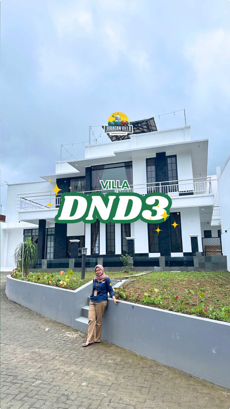 *villa Dnd 3 sekipan tawangmangu* Weekdays : Weekend  :  Fasilitas : 👉🏻Villa besar 3lantai (lantai 3 rooftop, gazebo & ayunan)  👉🏻kamar tidur 6 kamar mandi 5 👉🏻kolam renang infiniti pool UK 3m x 9m plus shower bilas 👉🏻taman depan luas rumput gajah mini bisa unt tenda camping 3unit 👉🏻tv karoke 75