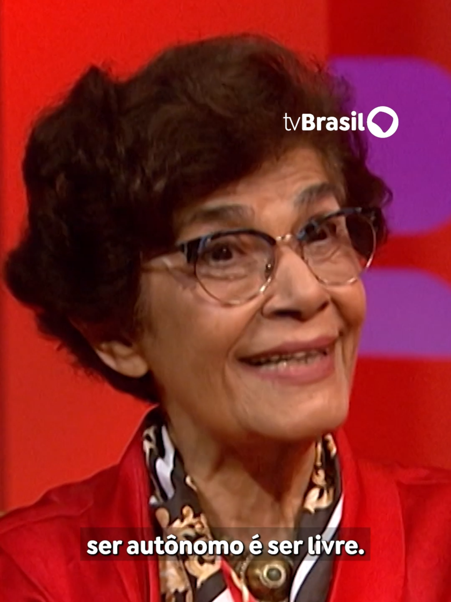 “Você é livre quando aquilo que você sente, pensa e faz nasce de dentro de você”. Nesta terça, 05/11, o #DRcomDemori recebe a filósofa Marilena Chaui para um bate-papo sobre liberdade, mundo digital, política e democracia. Assista ao programa nesta terça-feira, 05/11, às 23h na #TVBrasil ou no canal da TV Brasil no YouTube. 📲