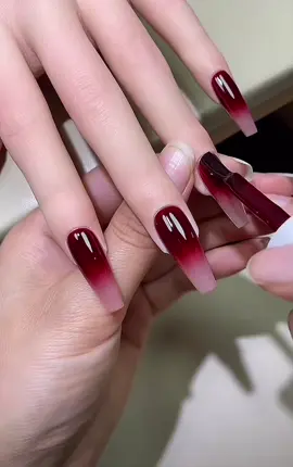 Thạch đỏ rượu kết hợp mắt mèo ánh trăng - 2 items ko bao giờ hết hot #ngocnailxinh #nailxinhtaydep #maunailhot #nails #naildesigns #dolamnailhot #matmeo #xuhuong 