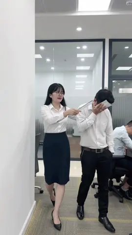 Lương thấp nhưng đc cái đoàn kết lắm ạ 🤪🤪 #vibcantho #65cantho #cantho #banker #nganhangquocte @ANH BANK CARD @Nhã Trân @Thuận Không Nghịch 