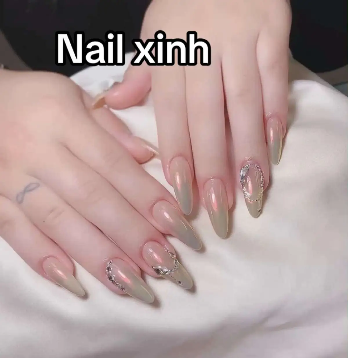 Mẫu phom nhỡ nè mọi người ơi😗#nailxuhuong2024✨ #naildep#nailxinh#nailboxthietketheoyeucau#LearnOnTikTok#nailhottrend#missnailtrentiktok 