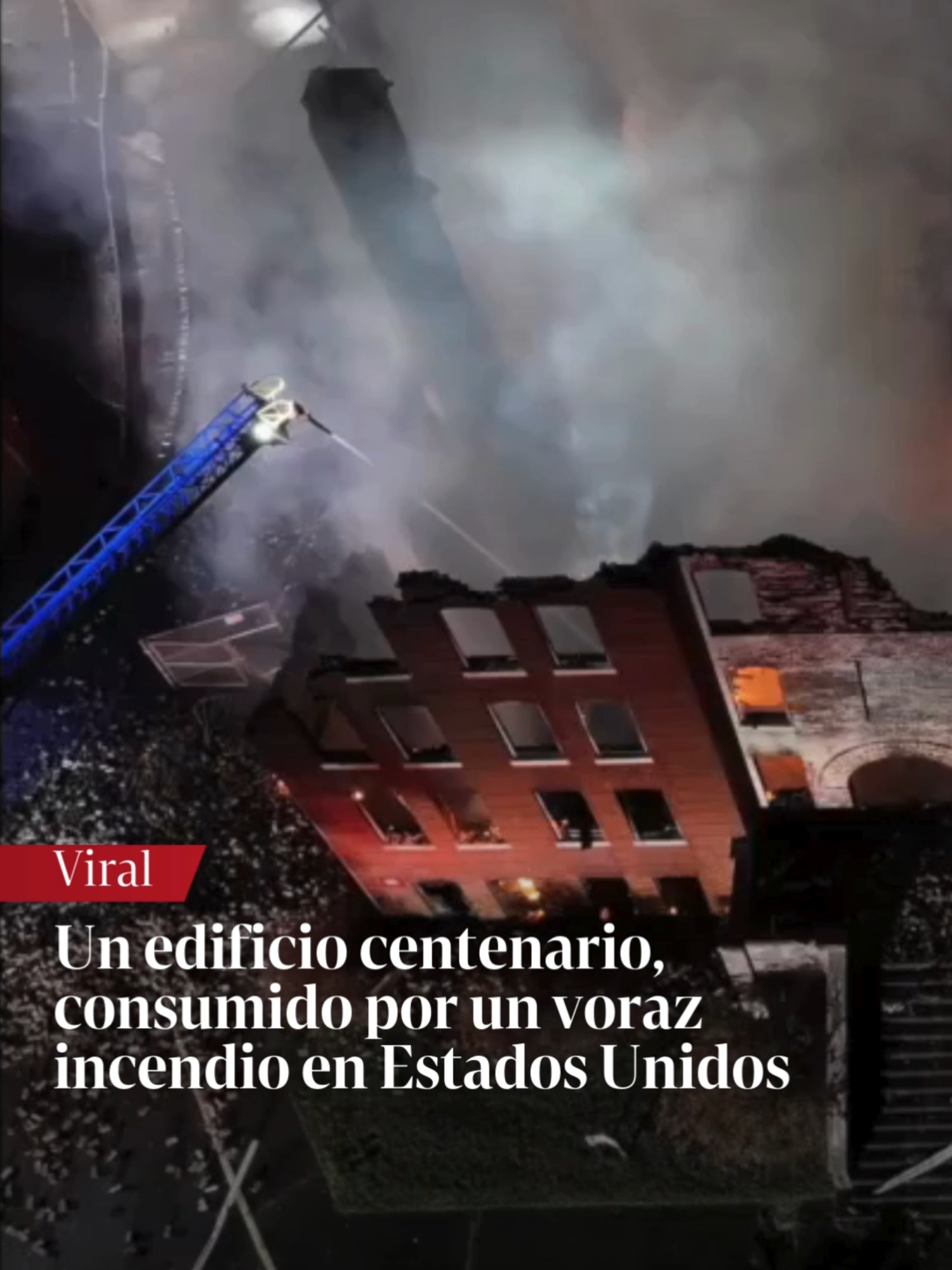 IMPACTANTE | Un edificio centenario fue destruido este lunes por la noche después de un voraz incendio en el campus del Knoxville College, en Estados Unidos.  Las imágenes fueron difundidas por el Departamento de Bomberos de Knoxville . El campus de la histórica universidad estaba vacío, tanto de estudiantes como de profesores.  Crédito: Knoxville Fire Department via Storyful | #incendio #estadosunidos #demolicion