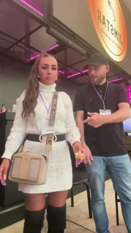 Put them hands on the hips😂😂@S-2-MCDNB 🦩 #fyppp #irishtiktok #queenb #shakethemhipslikeabagofchips #tiktochq #contentcreator #positivevibes #queenblovesye 