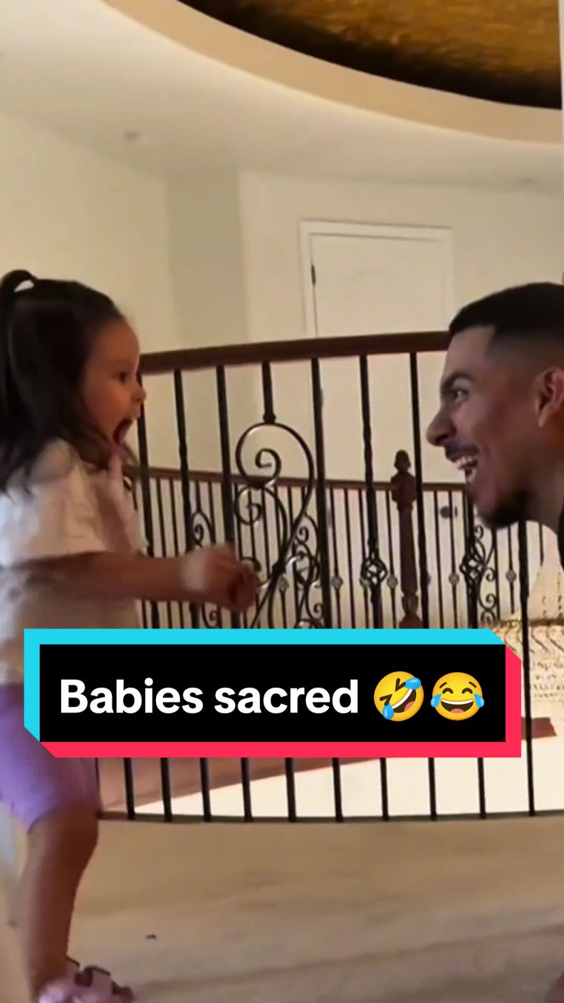 Babies sacred 🤣😂😂  #baby #scared #funny #cute #babysound #baby_funny_video #Funny #reactions #funny_video #cleaning #scared #babyhome #viral_video #Fyp #fypppppp #edit #fyppp 