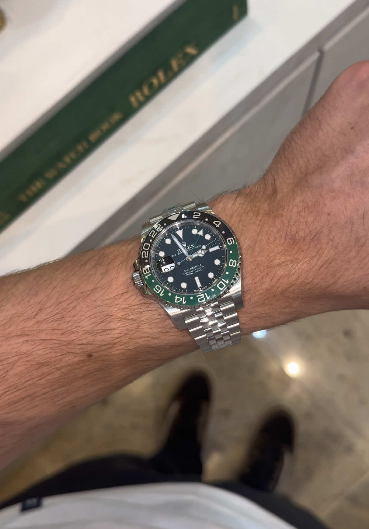 Would you wear it on the left or right hand? EVERYTHING IS AVAILABLE. Contact us, serious inquiries only. Website link in bio #fyp #rolex #sprite #hattongarden #london