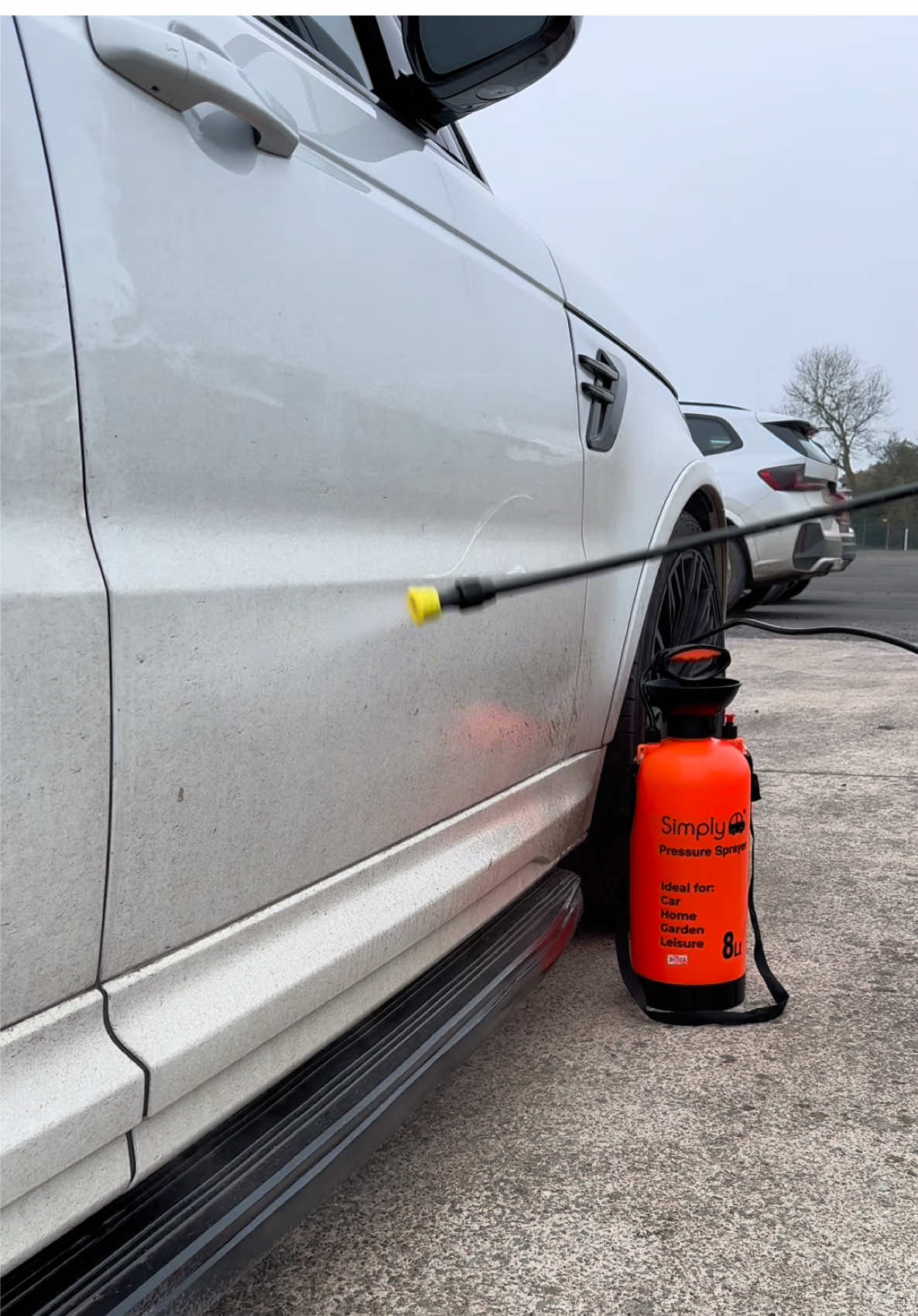 These TikTok shop pump sprayers are perfect for cleaning your car 🚗 #carwash #cleaning #carcare #carproducts #tiktokmademebuyit #blackfridaydeals #sale #fyp