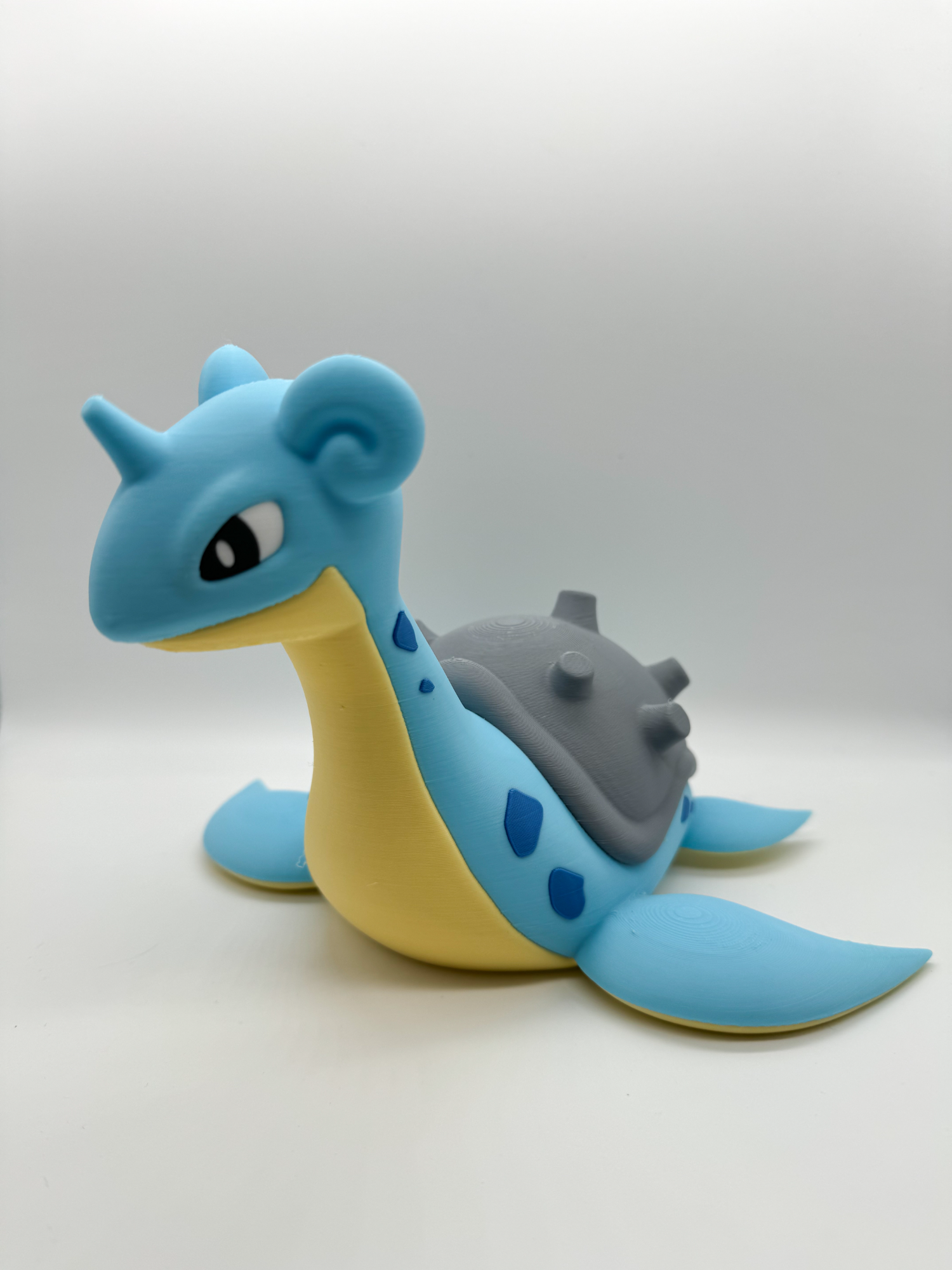 Lapras use Surf !! we continue the “Print’em all!!” project. The model is still FREE in bio Print it you will need PolyTerra and Polylite PLA filaments from @polymaker_3d Azur Blue, fossil Grey, Pastel Banana, Sapphir Blue, Cotton White and Charcoal Black Happy Printing !!