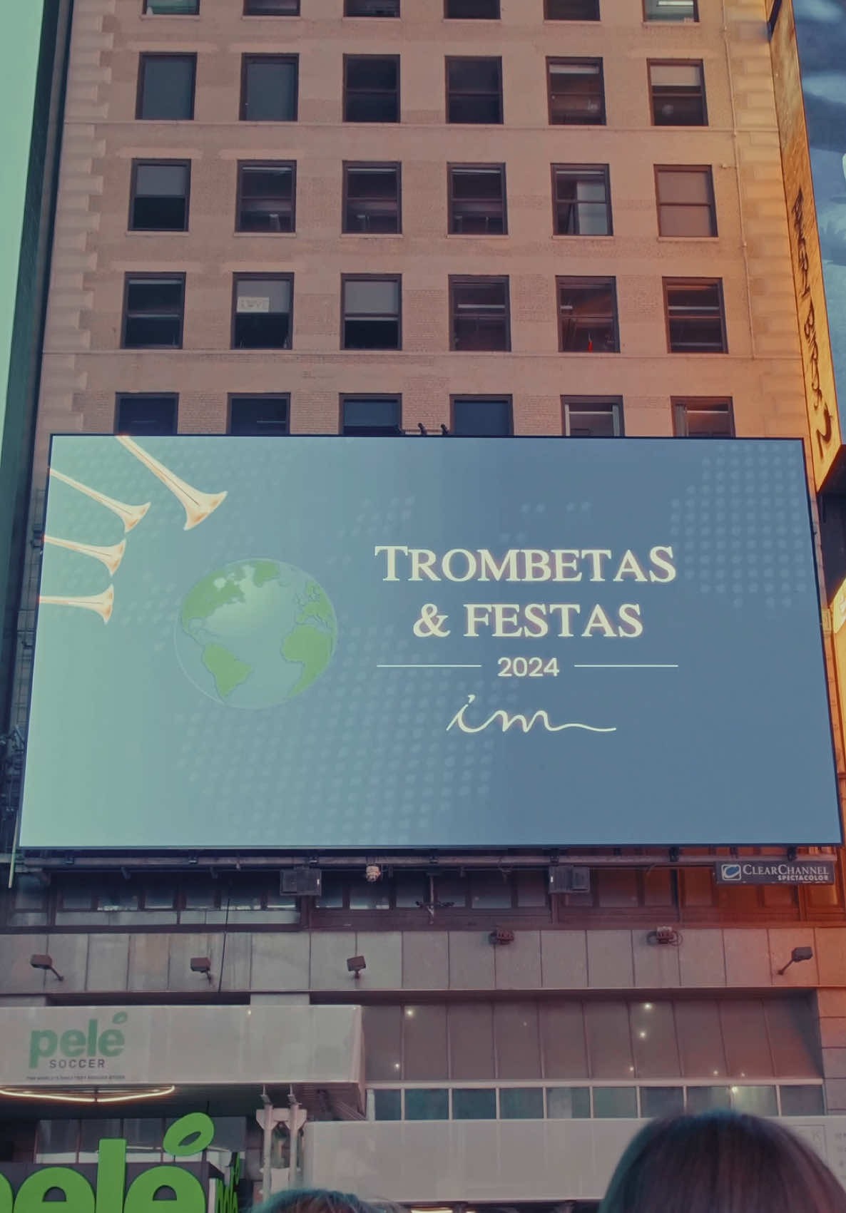 O Evento Trombetas e Festas foi anunciado na Times Square! VEM AÍ UMA RESPOSTA PARA A SUA VIDA! 🙏🏼 Jesus é a solução para todos os seus problemas! ❤️ Quer saber mais sobre o momento profético que estamos vivendo? Participe do Evento Trombetas e Festas 2024 no dia 01/12/2024, às 11h (horário de Brasília). Acompanhe ao vivo, presencialmente em uma de nossas igrejas ou pelo canal oficial da Igreja Cristã Maranata no YouTube. #JesusVem #Maranata #TrombetaseFestas2024