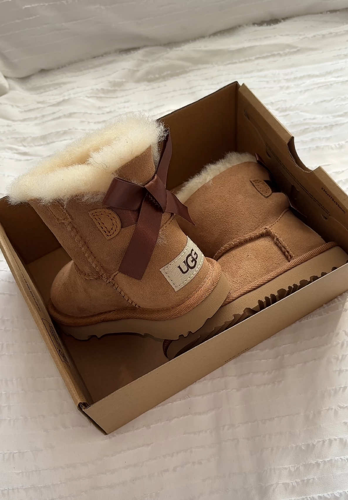 A gift from her godparents 🤎🧸 @UGG® #ugg #uggs #uggseason #uggboots #mini #toddlersoftiktok #toddlershoes 