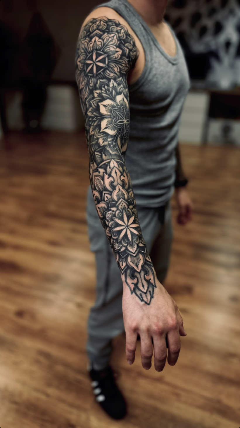 After 40 hours of work on this beautiful layered mandala sleeve we are finally finished and have done one last session with only white. Thanks for your trust 🤎🫶🏻 #mandalatattoo #tattoosleeve #tattooedmen #geometrictattoo #blackworktattoo 