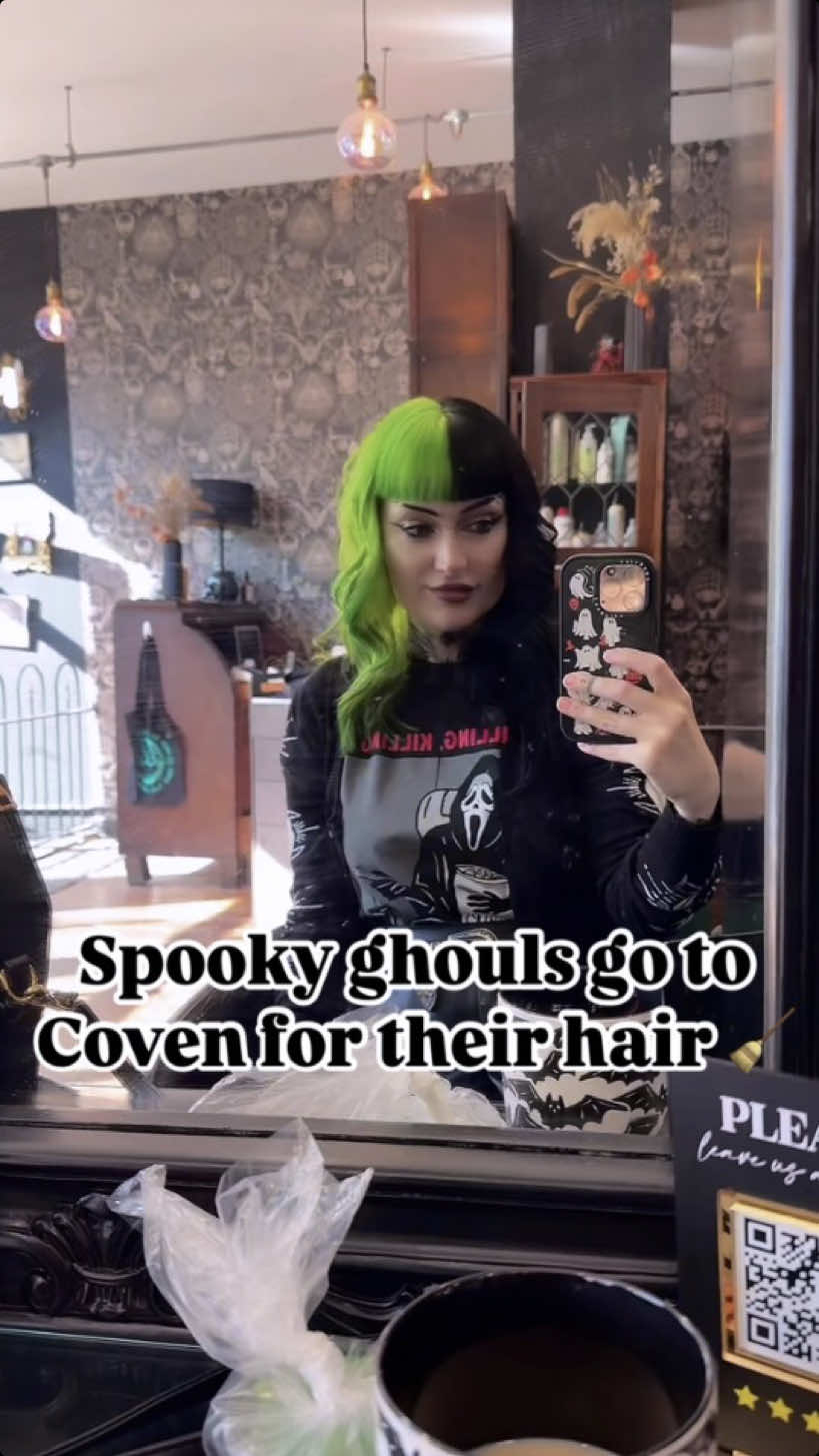 🧹First time I’ve had my roots done professionally in a while💚all my Bristol girls check out Coven Studio🖤 #hair #bristollife #halfandhalfhair #goth #alt #witchy #covenhairstudio #coven #alternative #hairdressing #reels #uk #explore #greenandblackhair #althair #fyp #trending #witchy 