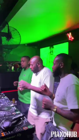 DJ MAPHORISA X UNCOOL MC & RICKY LENYORA ROCKING PIANOHUB, SOWETO! 🔝🏠