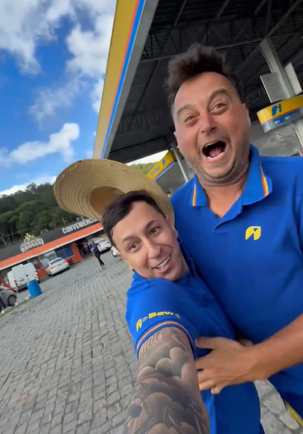 Abastecemos o renato nos sonhos kkk #frentistapostodegasolina #frentistagato #frentistagata #gasolina 