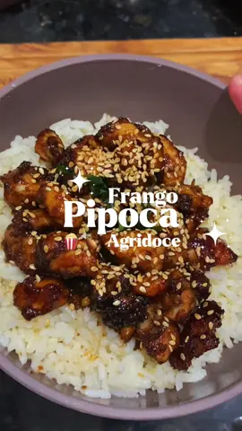 Frango agridoce 🍗✨ Ingredientes Peito de frango Tempero a gosto (usei sal, pimenta do reino)  Gergelim Cebolinha 7 colheres de sopa de Shoyo 1 colher de tare 2 colheres de Açucar mascavo  2 dentes de alho Modo de preparo: corte o peito de frango em cubos e tempere a gosto, acrescente farinha de trigo e mexa bem. Coloque oleo de gergelim na panela e frite o frango até dorar. Prepare o molho adicionando oleo de gergelim, alho, shoyo, tare + açucar mascavo, mexa tudo até ferver. Misture o molho no frango, adicione o gergelim.  Aproveite 😋 #frangopipoca #frangoagridoce #frangooriental #frangocoreano #frangojapones #frangochines #frangodoce #fy #foryou #receitasrapidas 