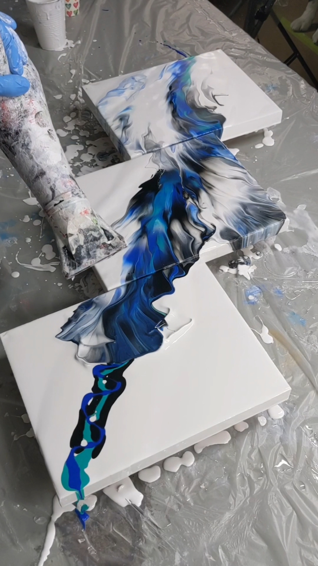 isn't it the most gorgeous blue? #tiktokart #bluedecor #paintpouring #fluidart 