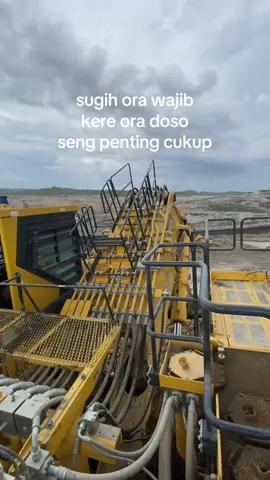 penting kerjo kak #mekaniktambang #anaktambang #tambangbatubara #storyanaktambang #kulitambang #kulitambang #unitedtractors 
