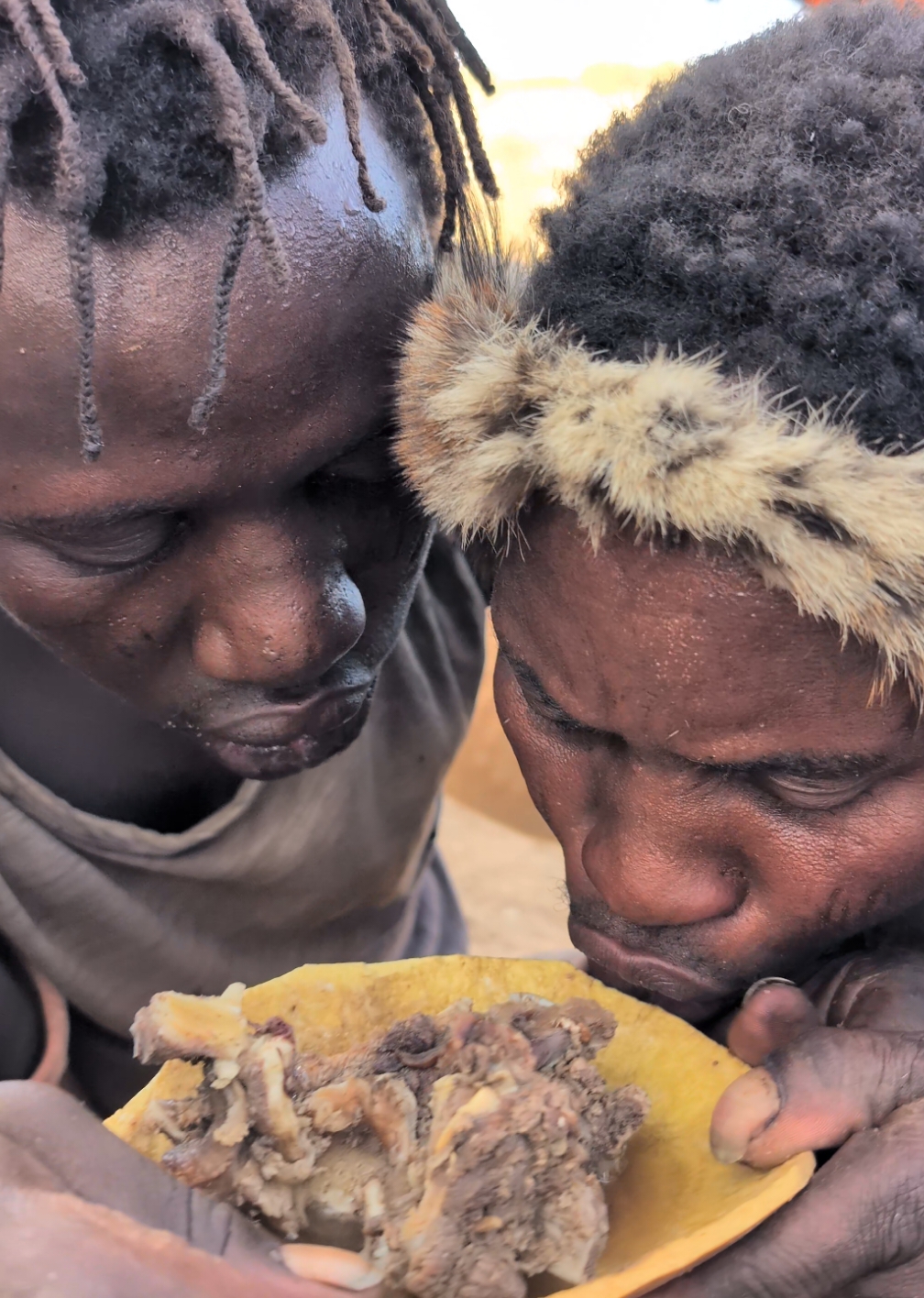 Wow That's incredible delicious food 😋😋 Hadzabe boys don't Joke with food #hadzabetribe #villagelife #africatribes #USA #tiktok 