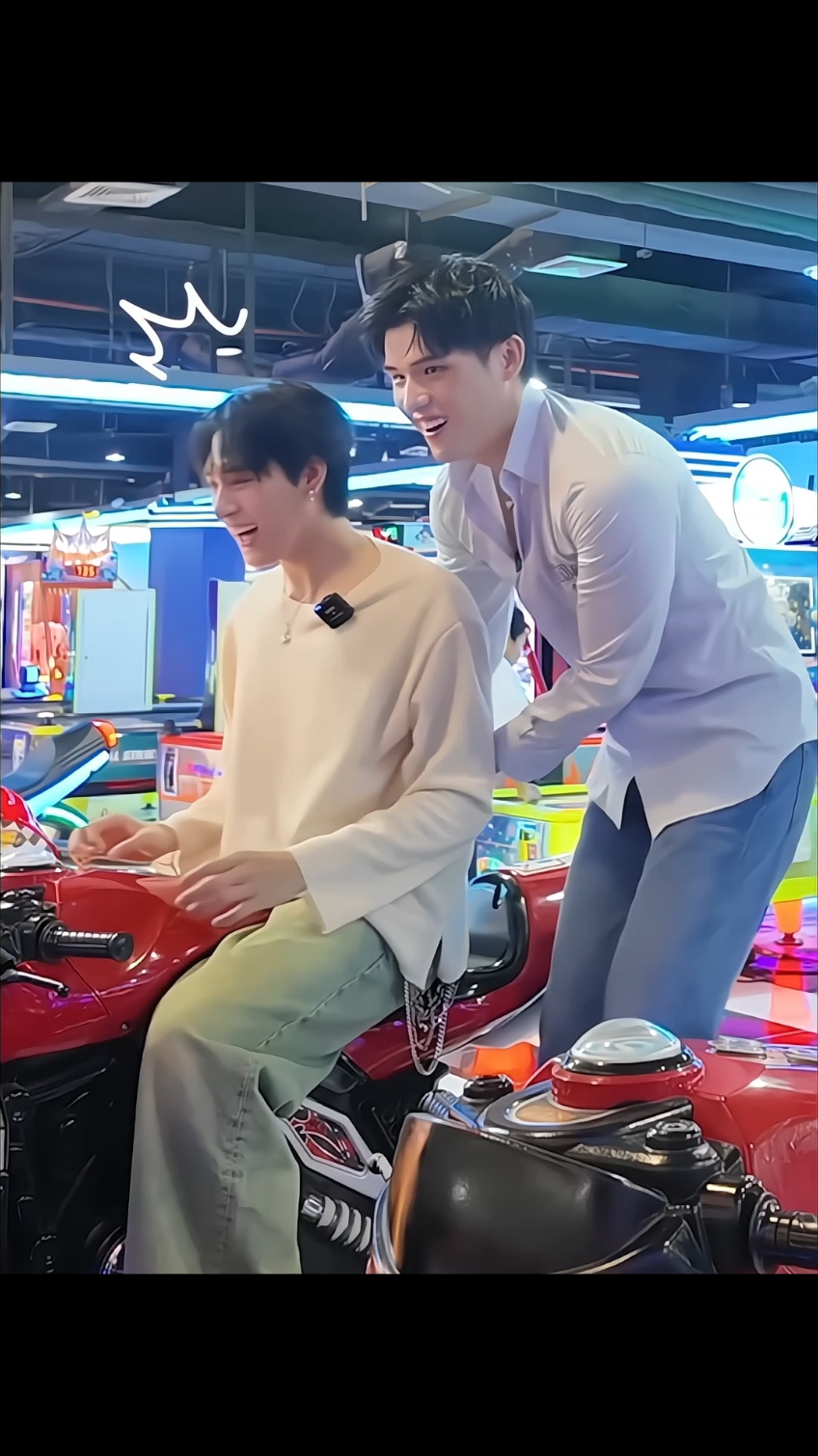 vlog seharian bersama ayang tercinta, curiga gmm ngasih ini karna gakbisa jadiin mereka kapal official wkwwk #highschoolfrenemy #skynani #nanisky #skywongravee #hirunkit_ #tehiqis 