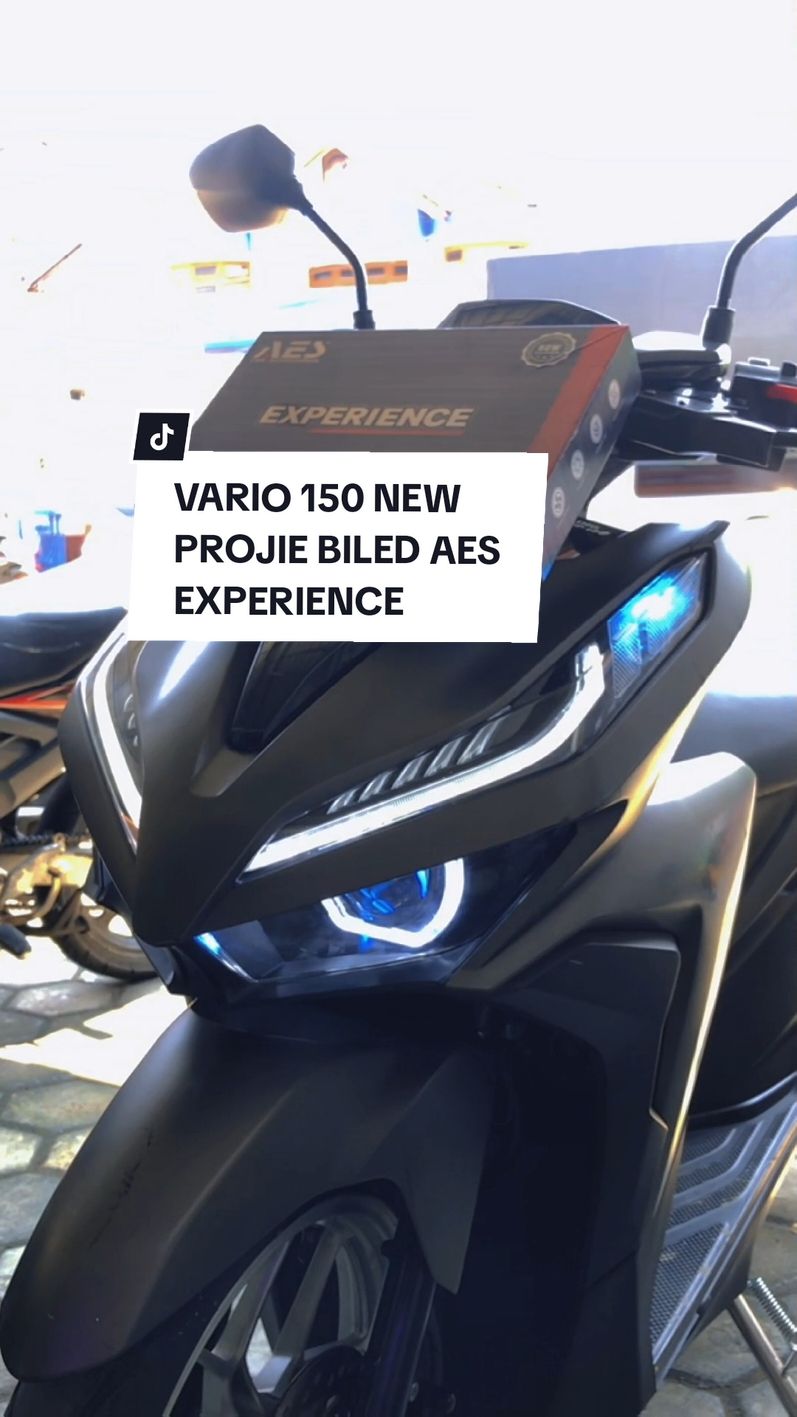 Headlamp Vario New Biled Aes Experience 60 Watt. Pemesanan dan pembelian bisa lanjut DM Admin kita ya guys . . . @ardian_aja #vario #vavarioan #vario150 #vario125 #vario150modifikasi #vario150độkiểng #vario150new #bullaes #aes