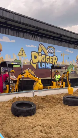 Digger land ดินแดนรถตักทรายแห่งแรกของประเทศไทย  ที่บรรทัดทอง จุฬา ซอย 28 #diggerland 