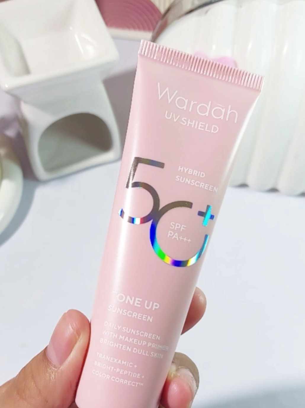 gemes banget pink luar dalam🎀 #spf50 #ugc #wardahbeauty #sunscreenrecommendation #hybridsunscreen #toneupsunscreen 