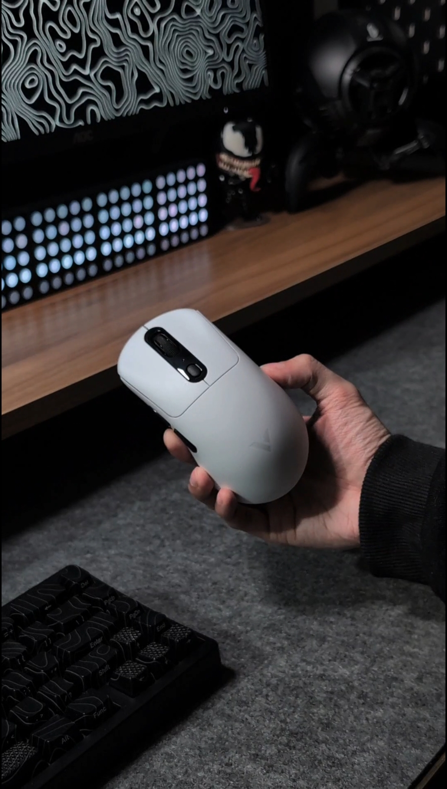 The Rapoo VT3 pro shape is completely new to me and I love it. ✨ This is Rapoo vt3 pro - PAW3998 sensor - 650 IPS - 50-26000 dpi - Polling rate 8k Hz - Omron micro switch - 59g weight - 800mAh battery - Wired and Wireless #rapoo #rapoovt3pro #gamingmouse #mouse #gamingperipherals #GamingSetup #tech #unboxingvideo #ninkevdo 