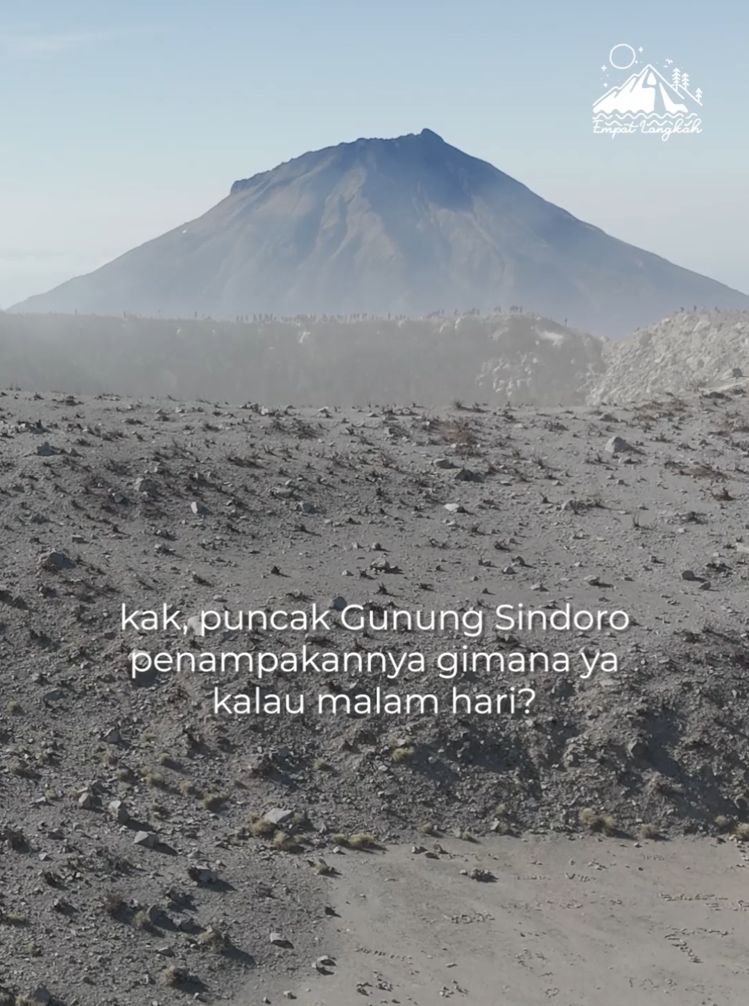 Indahnya Hamparan tengah pulau jawa Yang dibatasi oleh garis cakrawala Diterangi oleh jutaan cahaya Dari jutaan bintang yang jauh disana Device : Sony a6400 @sonyalpha_id Samyang 12mm f2 @samyanglensglobal Fotopro x-go carbon @fotopro.id . . . . 📷 : @empat.langkah  #hikingadventures #mountain #gunungsindoro #pendakiindonesia #gunungindonesia #wonderfulindonesia #exploregunung #fyp #fypシ 