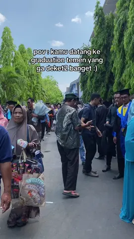 Pernah gasiii? Ini saya lg ada kerjaan deket universitas pas wisudaan, Yaudah deh mampir buat nyelamatin.