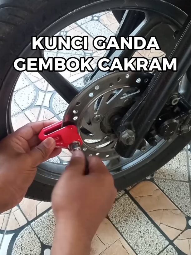 sayangi motor kalian, lengkapi dengan kunci ganda seperti ini,, #kuncicakram #gembokmotor #gembokcakram #kuncigandamotor #pengamanmotor 